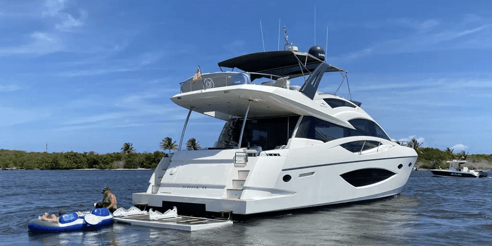 75' Flybridge photo 2