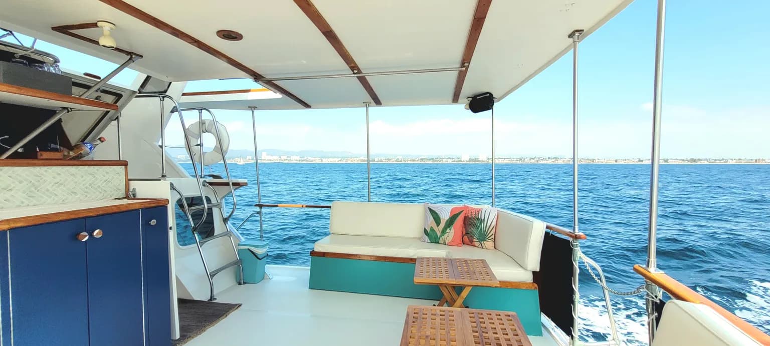 50' Classic Motor Yacht with Bow Cushion in Marina del Rey for 12ppl — photo 2