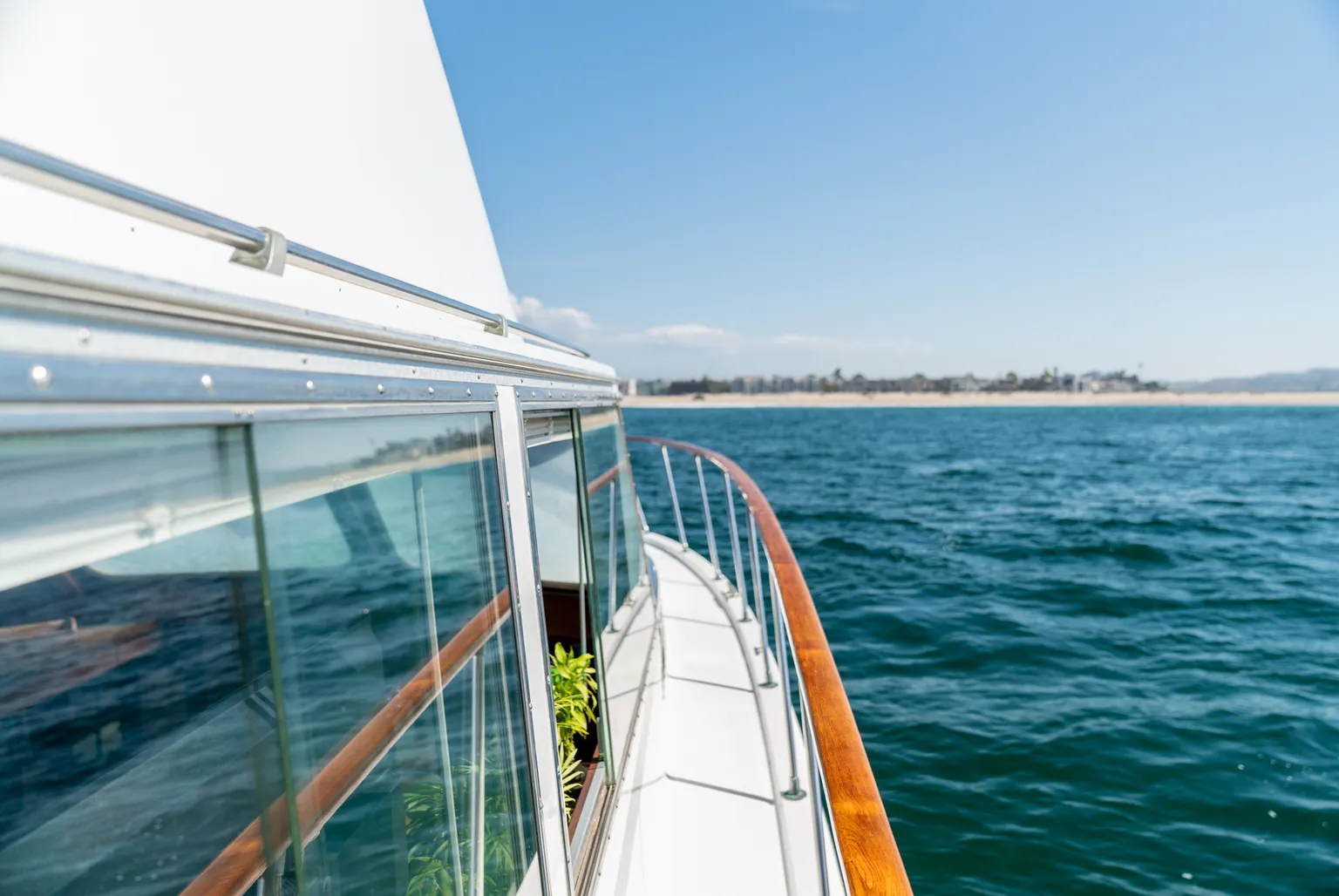 50' Classic Motor Yacht with Bow Cushion in Marina del Rey for 12ppl — photo 4