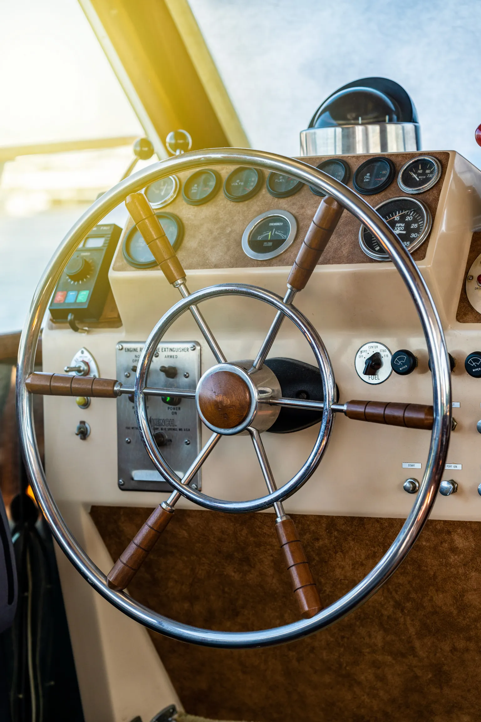 50' Classic Motor Yacht with Bow Cushion in Marina del Rey for 12ppl — photo 5